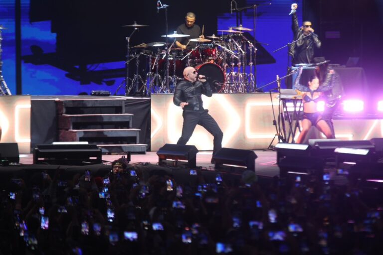 ¡Mr. Worldwide Encendió la Feria de Puebla! Pitbull Hizo Vibrar a sus fans