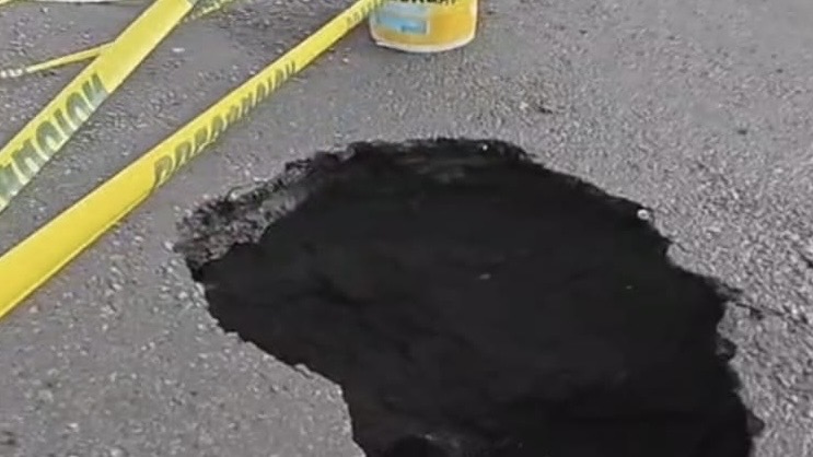 Se forma bache en la 19 Oriente de la capital poblana 