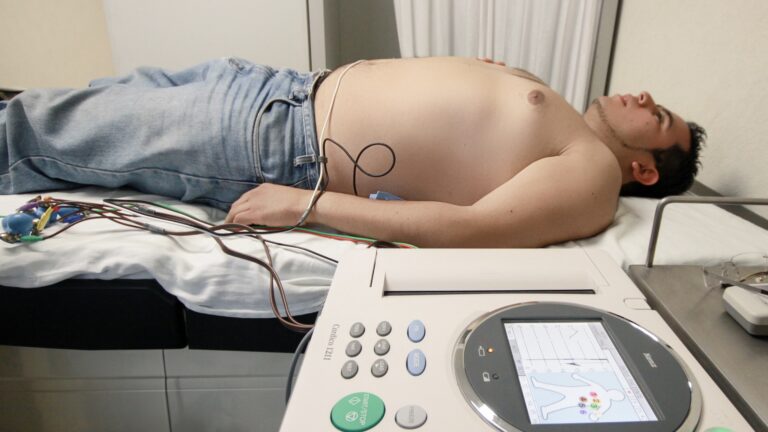 Bebidas energéticas, productos altos en azúcares que promueven sobrepeso