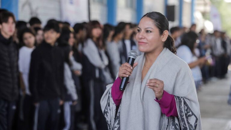 Fomenta Lupita Cuautle el rendimiento escolar con apoyos y talleres