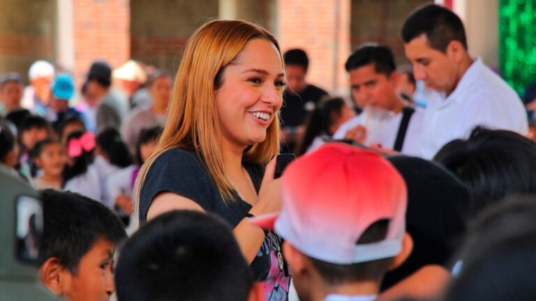 SHAMY Spezia lleva alegría a niñas y niños de Huejotzingo con entrega de juguetes