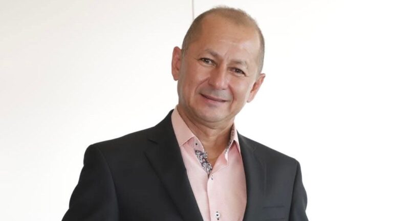 Primeros enroques en Cuautlancingo, sale Fredy Aco de Comunicación Social