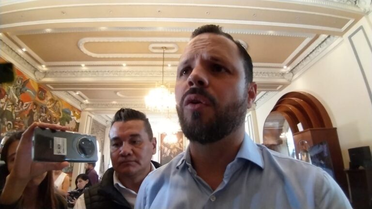 Socavones en la capital se atiende con Agua de Puebla