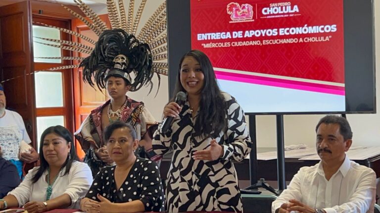 Entregan apoyos a cholultecas participantes del “Miércoles Ciudadano”