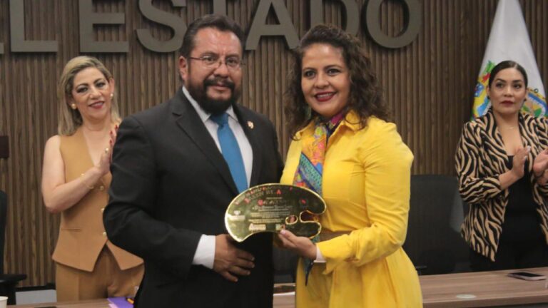 Entregan en el Congreso del Estado galardones por Aniversario del Barrio del Artista