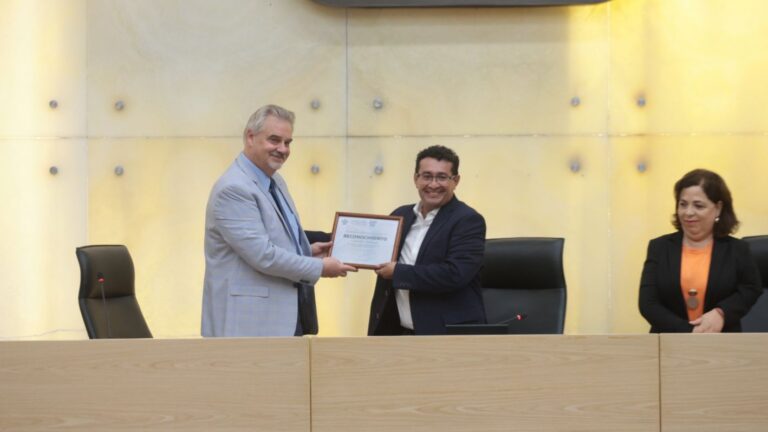 Entregan en Congreso reconocimiento a embajador de Rusia en México