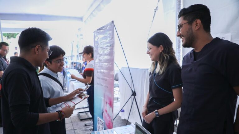 Impulsa Gobierno de la Ciudad beneficios para personas servidoras públicas con Feria de Comercios Imparables 2025