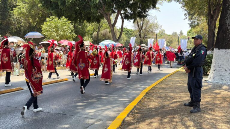 Saldo blanco durante Desfile Conmemorativo a la Batalla de Puebla