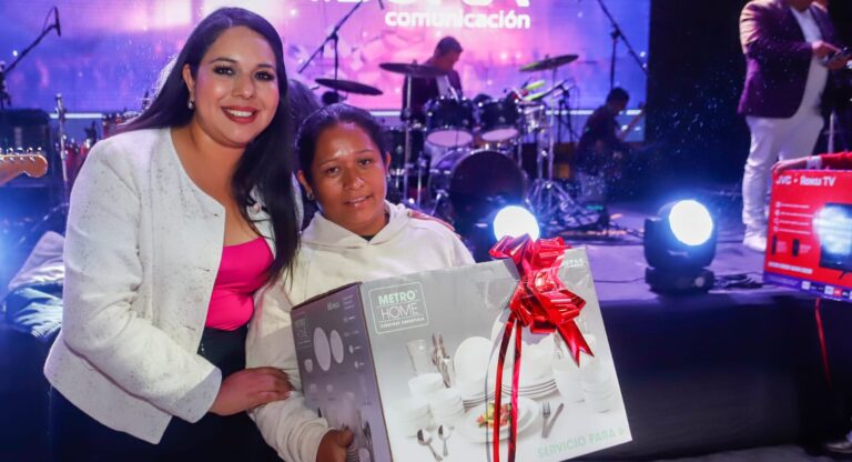 Tonantzin Fernández celebra a lo grande a las mamás cholultecas con la Fiesta Magnífica