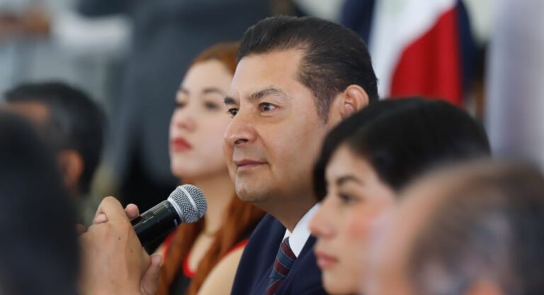 “Mega obras, no mega saqueos; mega obras, no mega deudas”: Armenta