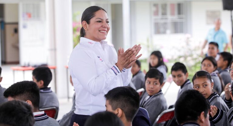 Incentiva Lupita Cuautle hábito de la lectura en niñez de San Andrés Cholula