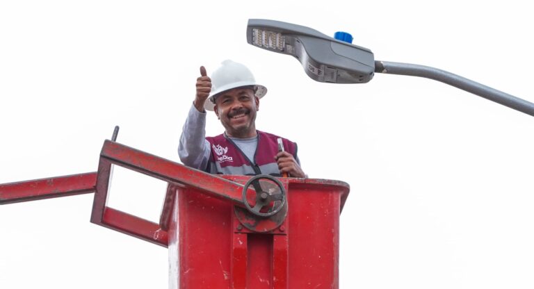 Se ilumina San Miguel Canoa con tecnología LED gracias a Puebla Brilla