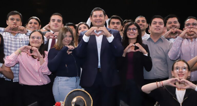 Jóvenes, el motor para la transformación de Puebla: Alejandro Armenta