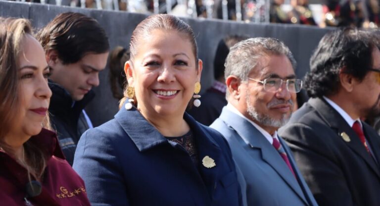 Acude Laura Artemisa a ceremonia cívica del CENHCH