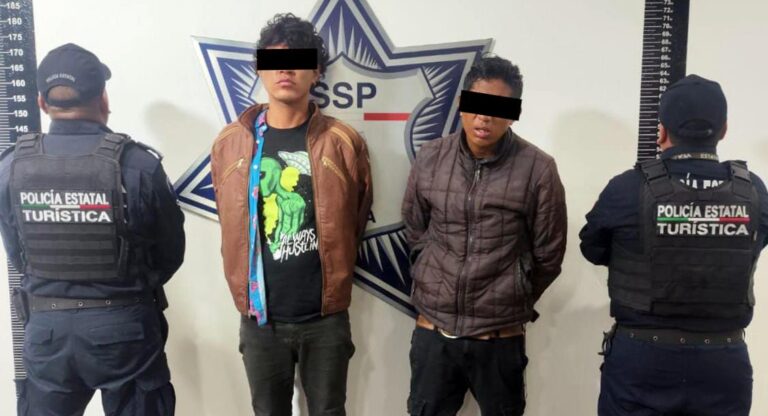 Detienen a dos hombres por robo a negocio con una pistola de juguete