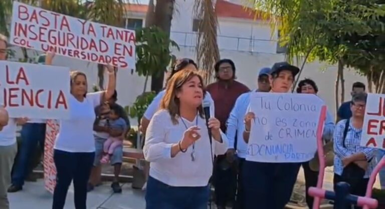 Vecinos de Universidades se manifiestan y exigen seguridad