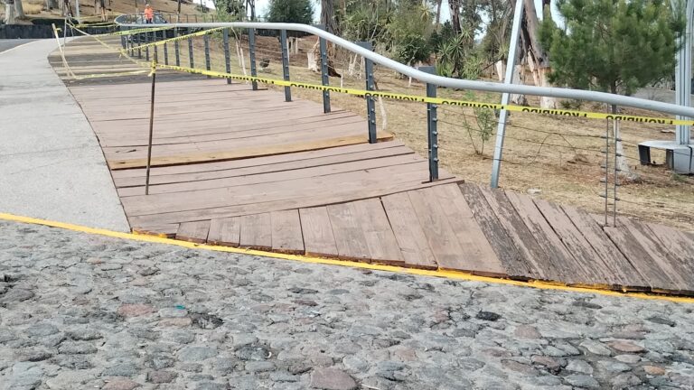 Gobierno del estado cambia madera del piso del mirador de Los Fuertes
