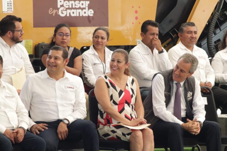 En Puebla se da prioridad a la gente, afirma Laura Artemisa en inicio de rehabilitación vial en Totimehuacan