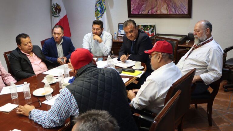 Autoridades de SEGOB logran acuerdos con trabajadores de Salud