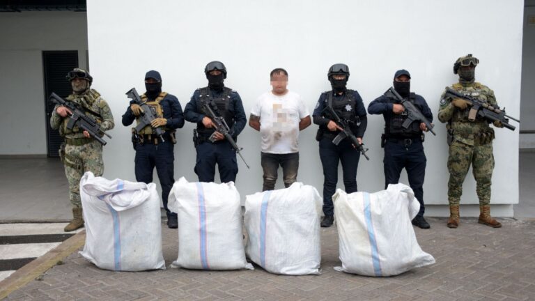 De manera interinstitucional, la SSC y SSP detienen a un hombre con probable sustancia ilícita