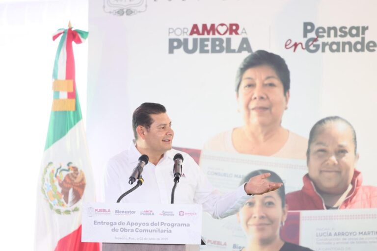 En Tepeaca, Alejandro Armenta entrega más de 7 mdp en obra comunitaria