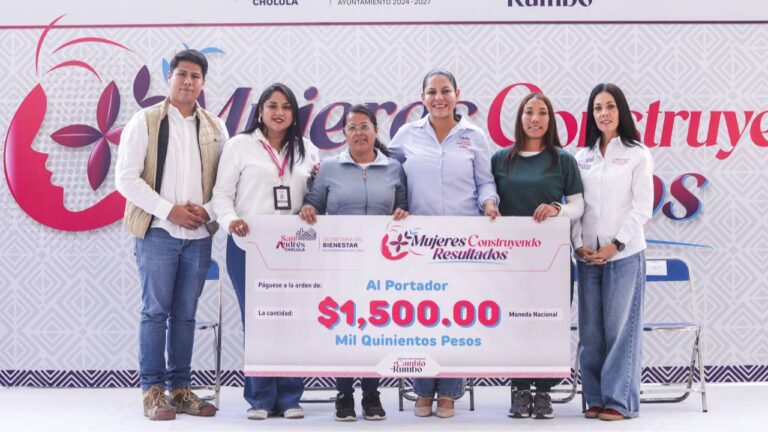 Entrega Lupita Cuautle apoyos económicos y capacitación a mujeres emprendedoras