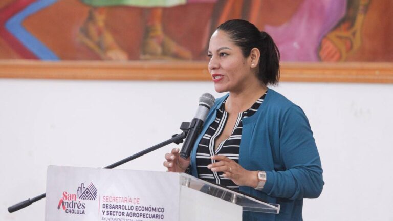 Fortalece Lupita Cuautle la atención ciudadana con capacitación en trámites