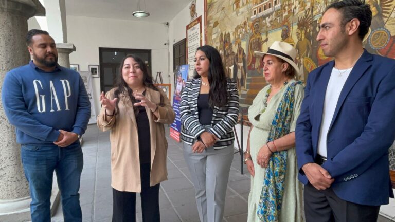 Recibe Tonantzin Fernández a astronauta Mónica Ortiz