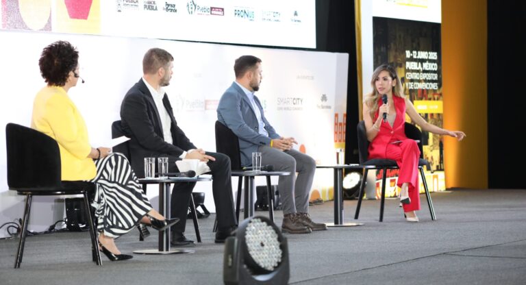 Participa Zaira González en Smart City con panel para el fortalecimiento de políticas de inclusión social