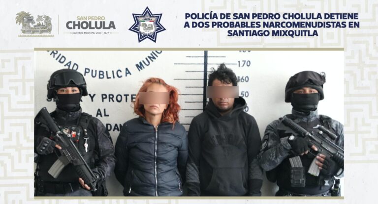 Policía de San Pedro Cholula detiene a dos probables narcomenudistas en Santiago Mixquitla