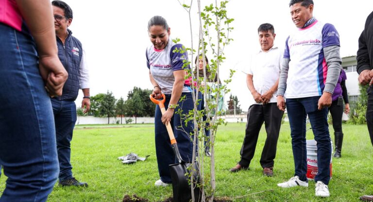 Participa Lupita Cuautle en Jornada de Reforestación en  San Luis Tehuiloyocan.