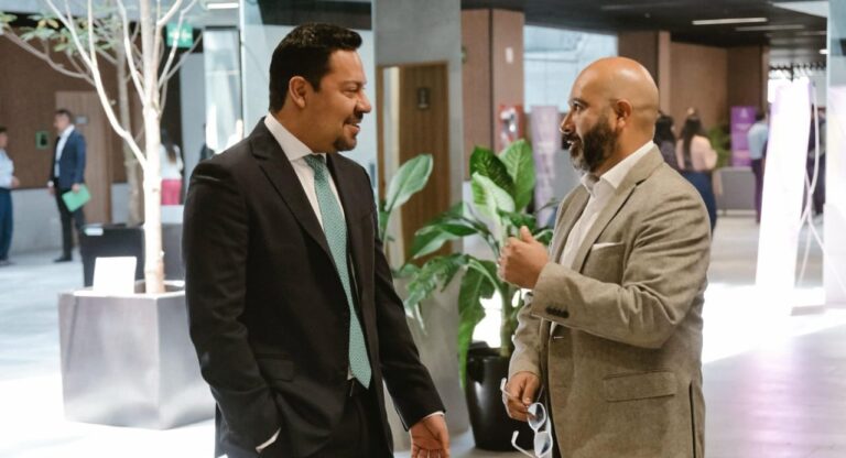 Andrés Villegas lidera histórica reforma en Puebla para regular cirugías estéticas