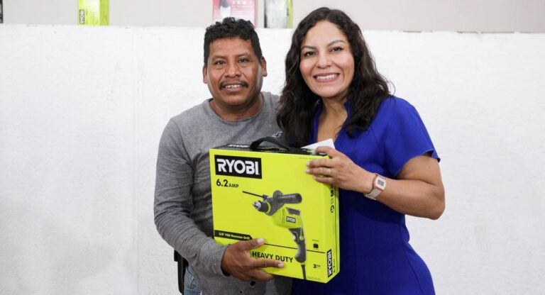 Celebra Lupita Cuautle a papás del Ayuntamiento de San Andrés Cholula