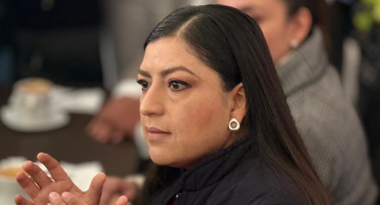 Claudia, quesque le compite a Artemisa e Idamis