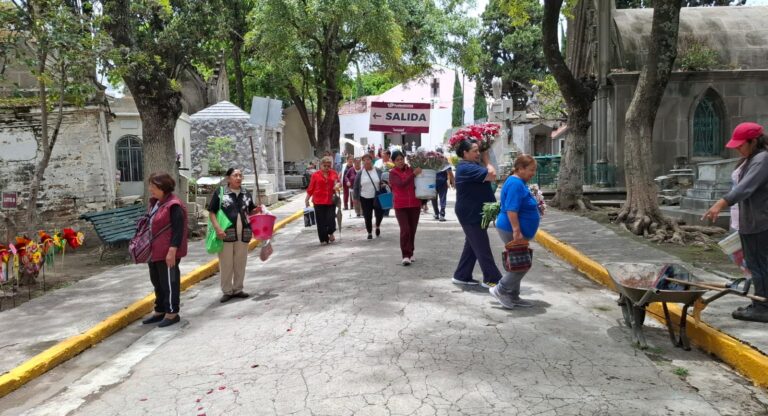 Acudieron más de 22 mil visitantes al Panteón Municipal por el Día del Padre