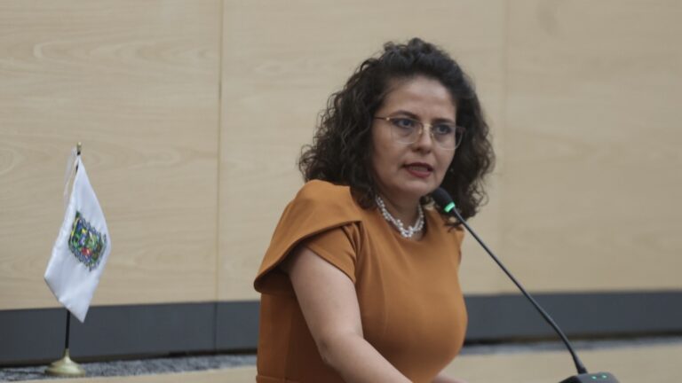 Recibe Congreso iniciativa para garantizar enseñanza de Lengua de Señas Mexicana a personas con discapacidad auditiva