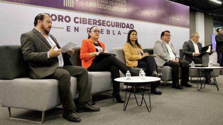 Necesario tipificar ciberasedio para garantizar seguridad y justicia: panelistas en Foro de Divulgación 