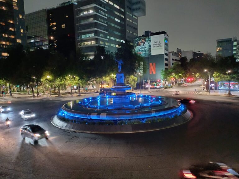 CDMX viste de azul sus monumentos en el Día Mundial del Cáncer de Próstata