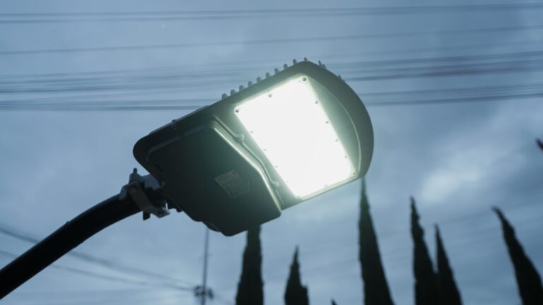 En San Isidro Castillotla, Puebla Brilla llega a 12 mil luminarias modernizadas en menos de un año