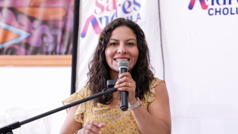 Lupita Cuautle entrega apoyos donados por “Cholula Games”