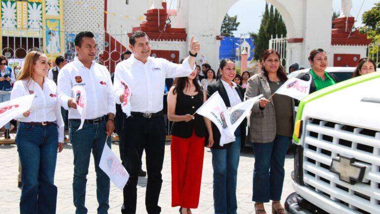 Alejandro Armenta y Roberto Solís entregan apoyos y dan banderazo a nuevas unidades vehiculares para fortalecer el desarrollo de Huejotzingo 