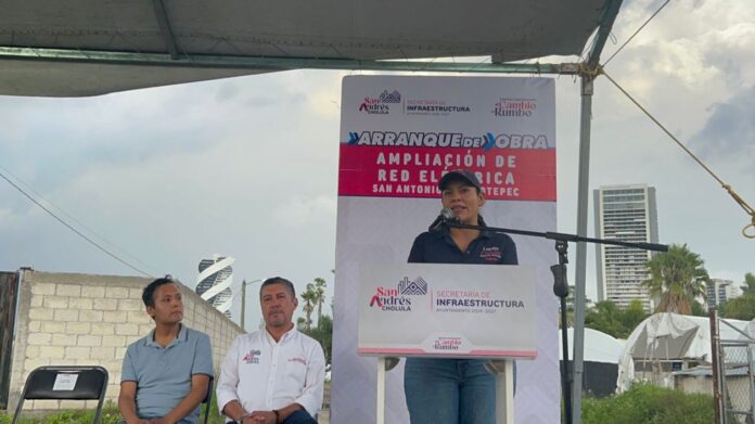 Arranca Lupita Cuautle la ampliación de red eléctrica en Cacalotepec