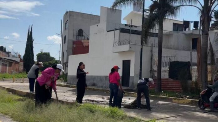 Deporte y Juventud participan en faena en Aparicio