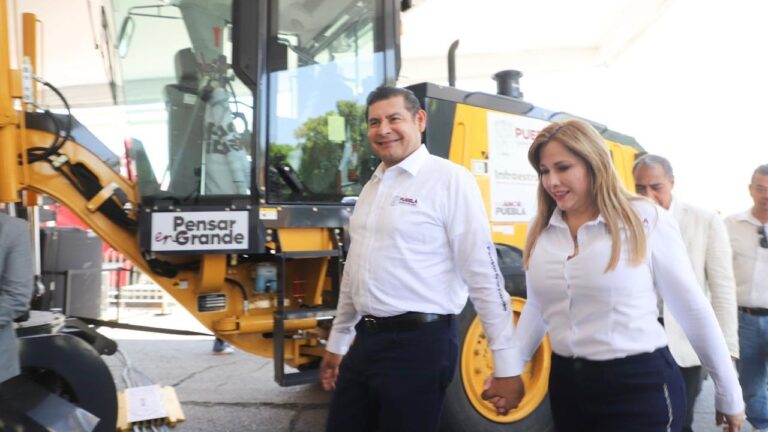 Gobierno de Armenta impulsa seguridad y bienestar con rehabilitación de laterales en Recta a Cholula