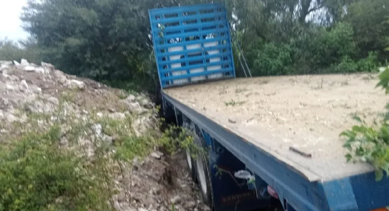 Recuperan tractocamión robado gracias a operativo conjunto en Tecamachalco y Yehualtepec