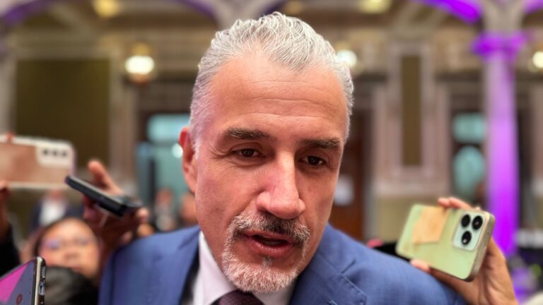 Se analiza con Pemex edificaciones irregulares en la capital