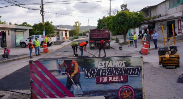 Avanza Gobierno de la Ciudad con Campaña de Bacheo en San Andrés Azumiatla