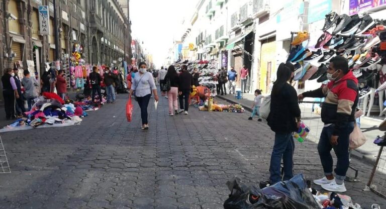 Trifulca en el Centro Histórico, se enfrentan ambulantes y policías