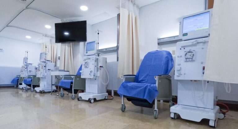 Salud e IMSS-Bienestar responden con prontitud para restablecer servicio de hemodiálisis en Huauchinango