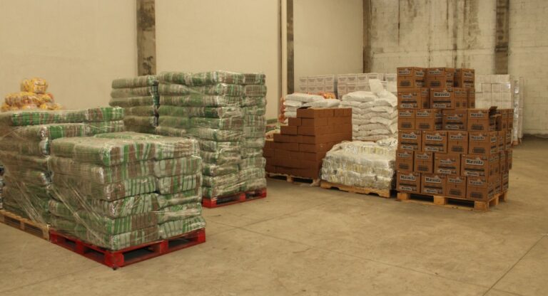 Gobierno de Tonantzin Fernández recibe apoyos alimentarios para grupos vulnerables